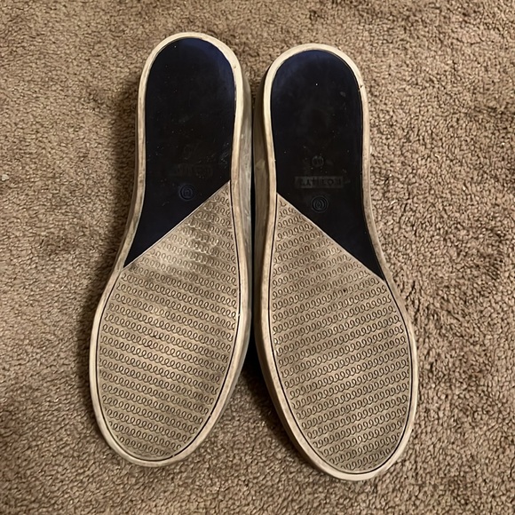 Women’s Grey Slip On Rothy’s Sneakers - Picture 3 of 8